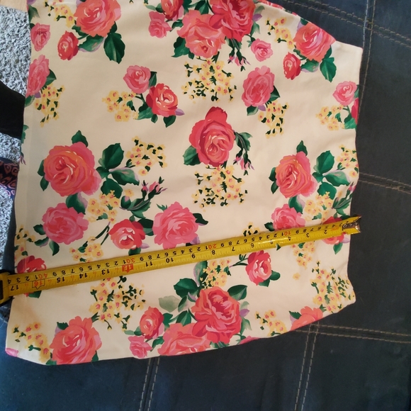 Sezane Jupe Bessie skirt in Floral Fond Beige - Picture 3 of 7